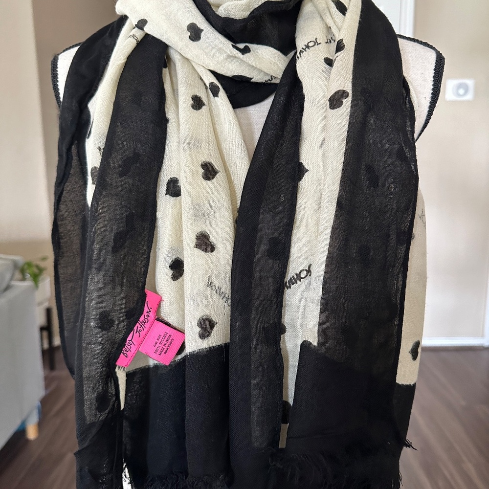 Betsey Johnson Lightweight Rectangular Scarf - Picture 2 of 5